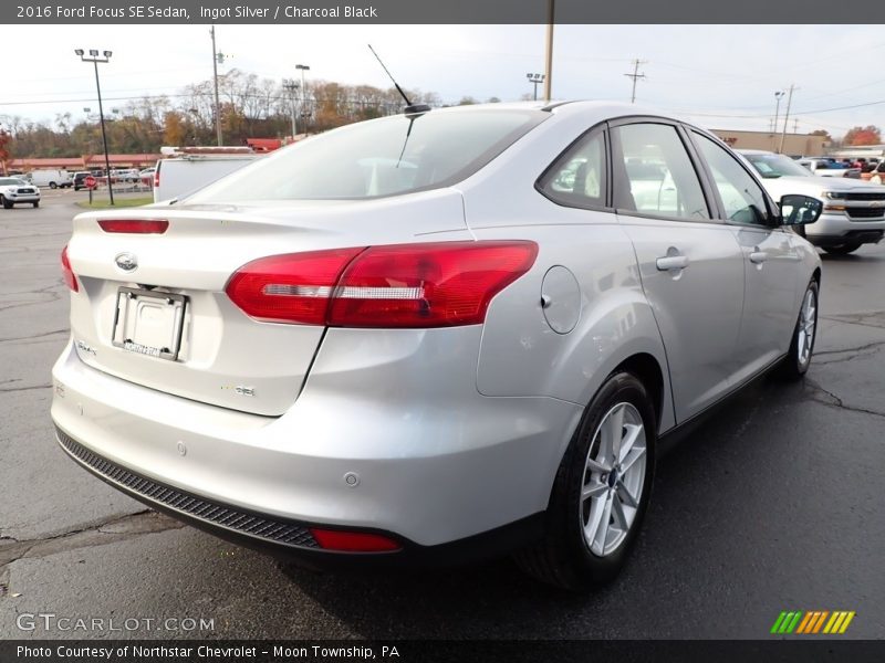 Ingot Silver / Charcoal Black 2016 Ford Focus SE Sedan