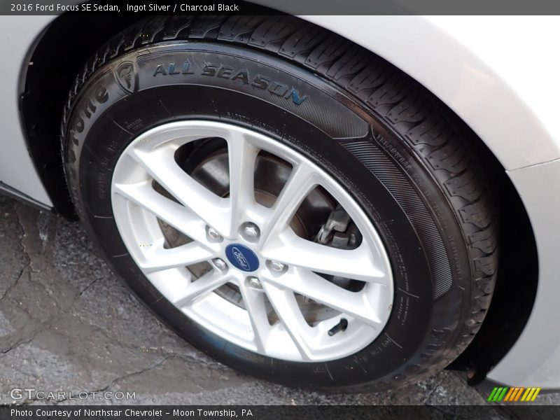 Ingot Silver / Charcoal Black 2016 Ford Focus SE Sedan