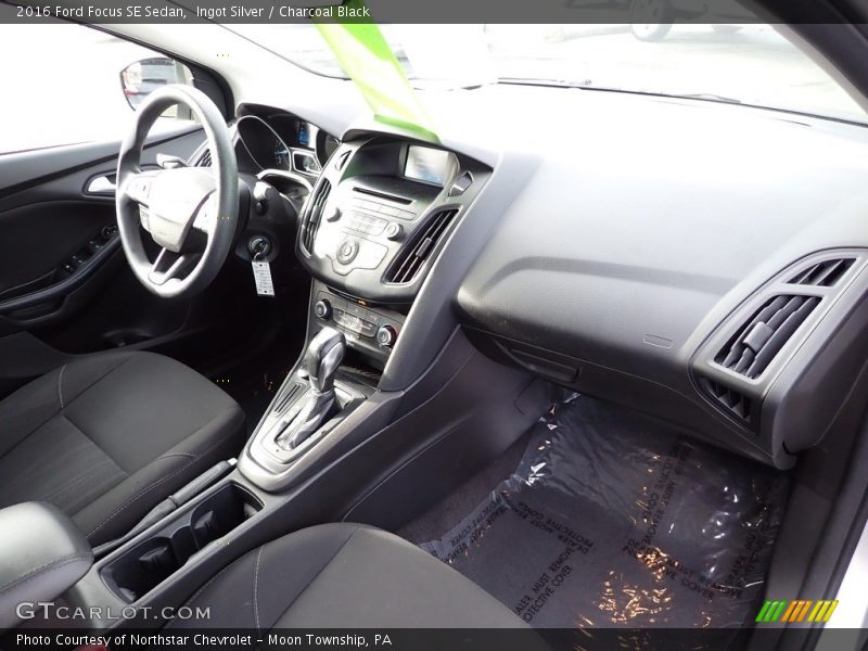 Ingot Silver / Charcoal Black 2016 Ford Focus SE Sedan
