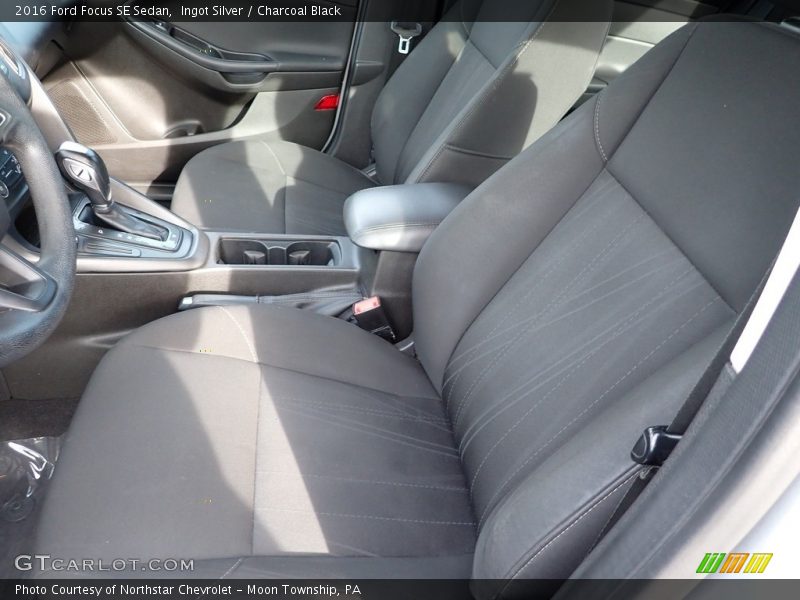 Ingot Silver / Charcoal Black 2016 Ford Focus SE Sedan
