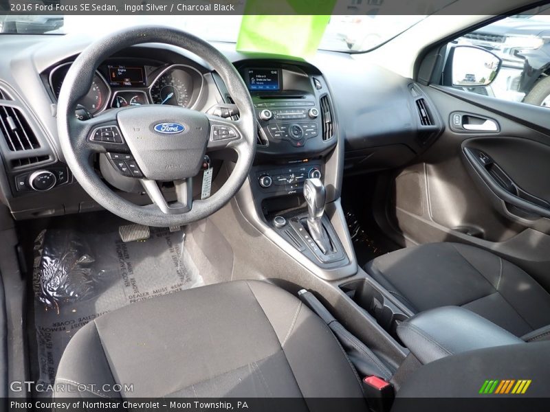 Ingot Silver / Charcoal Black 2016 Ford Focus SE Sedan