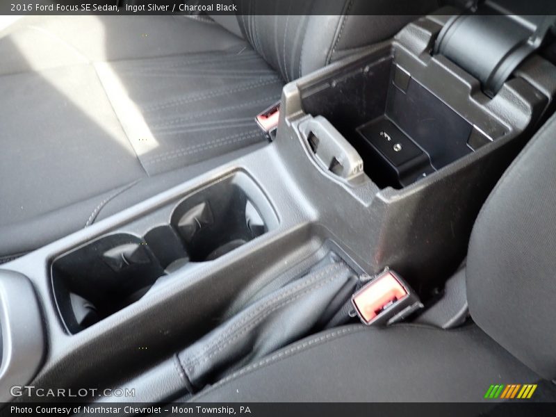 Ingot Silver / Charcoal Black 2016 Ford Focus SE Sedan