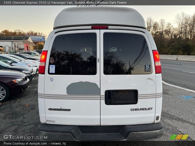 Summit White / Medium Dark Pewter 2005 Chevrolet Express 3500 LS Passenger Van
