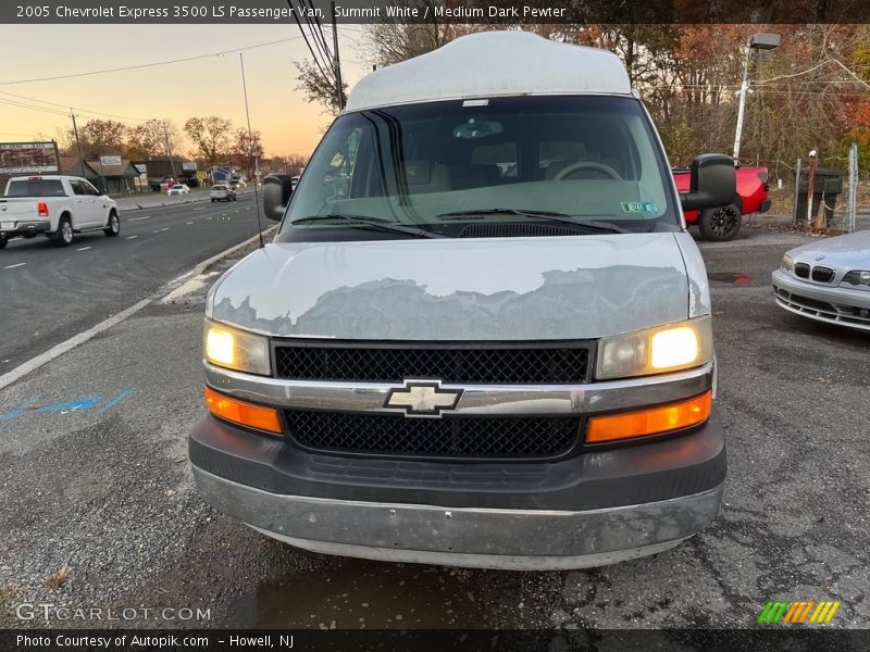 Summit White / Medium Dark Pewter 2005 Chevrolet Express 3500 LS Passenger Van