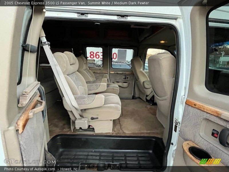 Summit White / Medium Dark Pewter 2005 Chevrolet Express 3500 LS Passenger Van