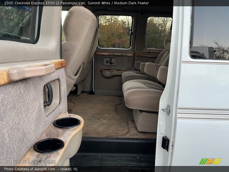 Summit White / Medium Dark Pewter 2005 Chevrolet Express 3500 LS Passenger Van