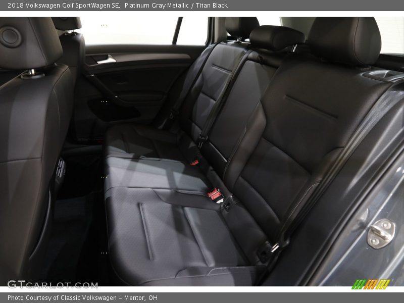 Platinum Gray Metallic / Titan Black 2018 Volkswagen Golf SportWagen SE