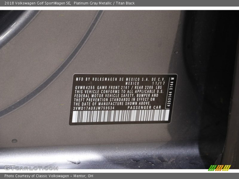 Platinum Gray Metallic / Titan Black 2018 Volkswagen Golf SportWagen SE