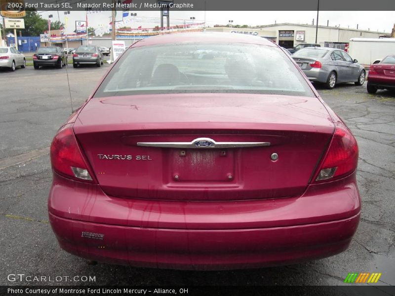 Matador Red Metallic / Medium Graphite 2002 Ford Taurus SEL