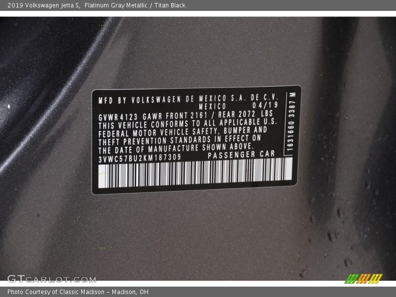 Platinum Gray Metallic / Titan Black 2019 Volkswagen Jetta S