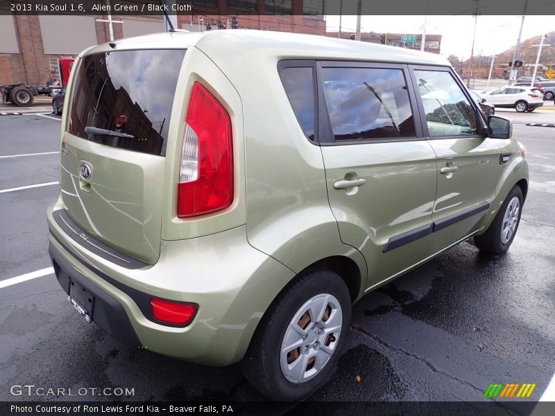 Alien Green / Black Cloth 2013 Kia Soul 1.6