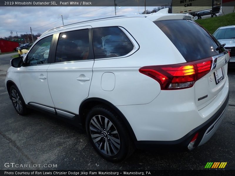 Pearl White / Black 2019 Mitsubishi Outlander SEL