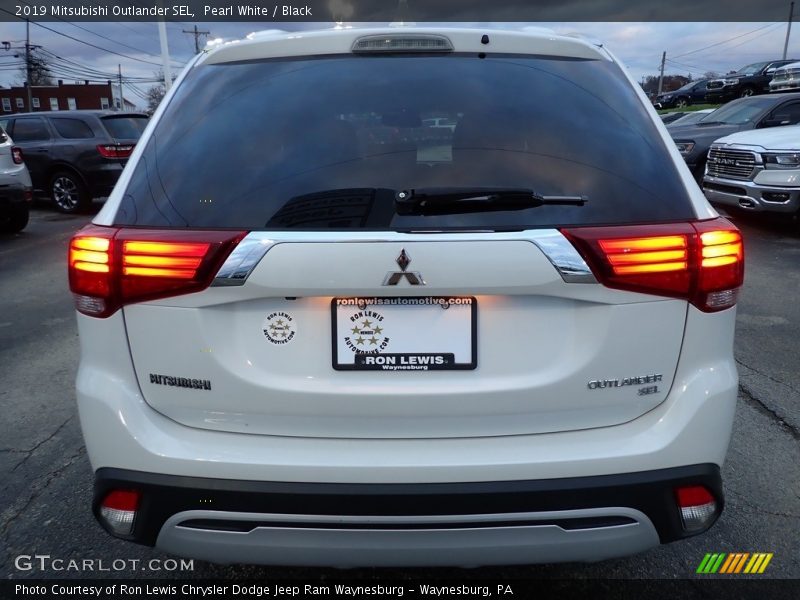 Pearl White / Black 2019 Mitsubishi Outlander SEL
