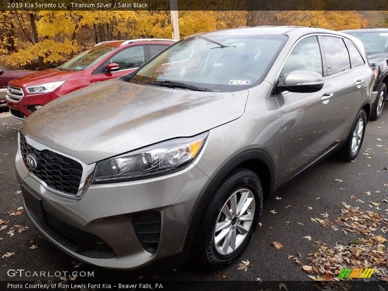 Titanium Silver / Satin Black 2019 Kia Sorento LX