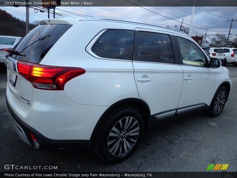 Pearl White / Black 2019 Mitsubishi Outlander SEL