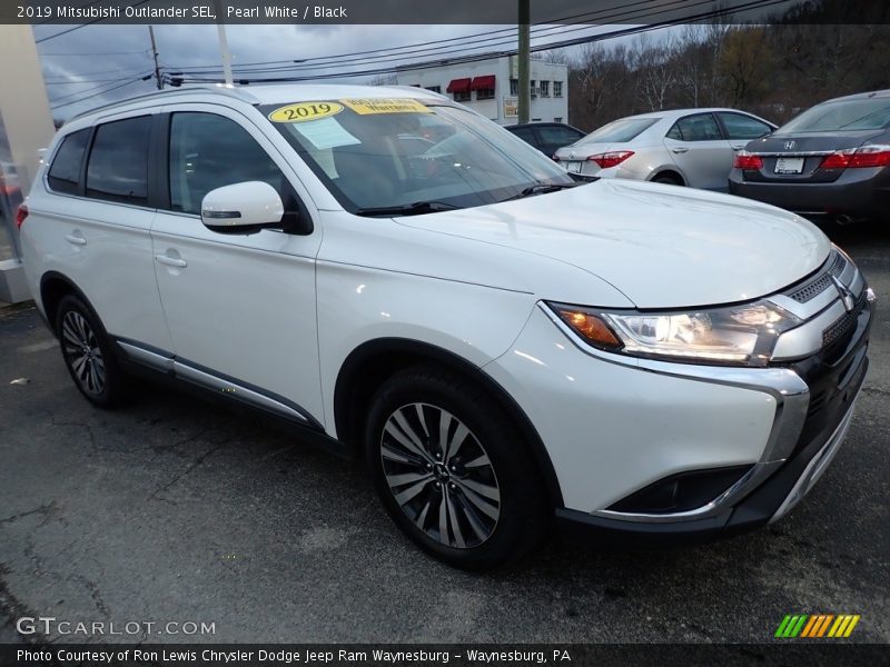 Pearl White / Black 2019 Mitsubishi Outlander SEL
