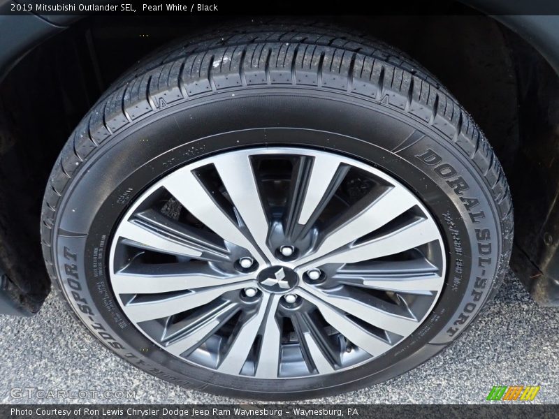 Pearl White / Black 2019 Mitsubishi Outlander SEL