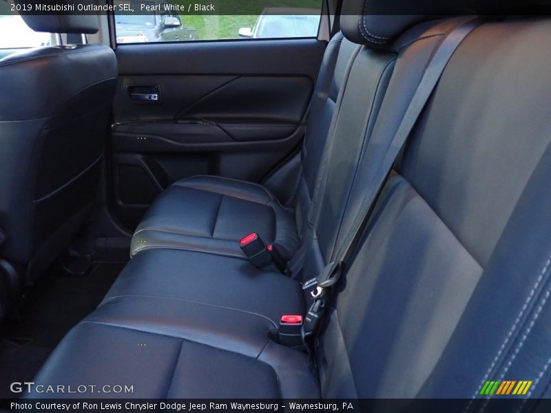 Pearl White / Black 2019 Mitsubishi Outlander SEL