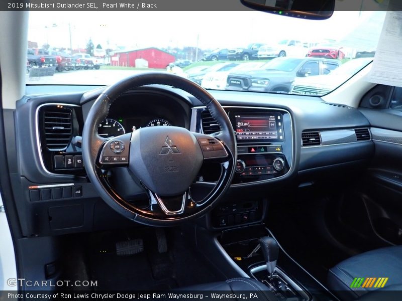Pearl White / Black 2019 Mitsubishi Outlander SEL
