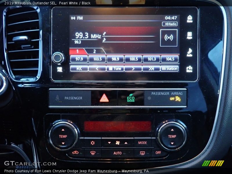 Pearl White / Black 2019 Mitsubishi Outlander SEL