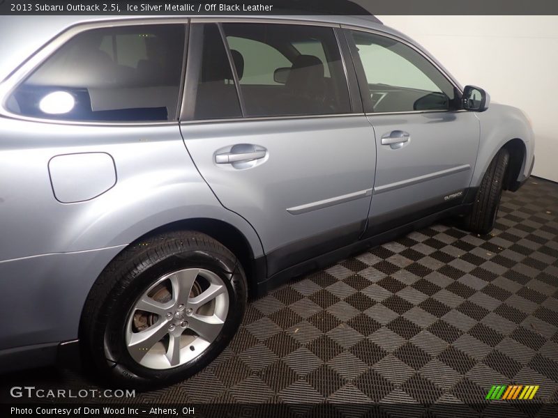 Ice Silver Metallic / Off Black Leather 2013 Subaru Outback 2.5i