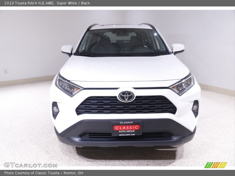 Super White / Black 2019 Toyota RAV4 XLE AWD