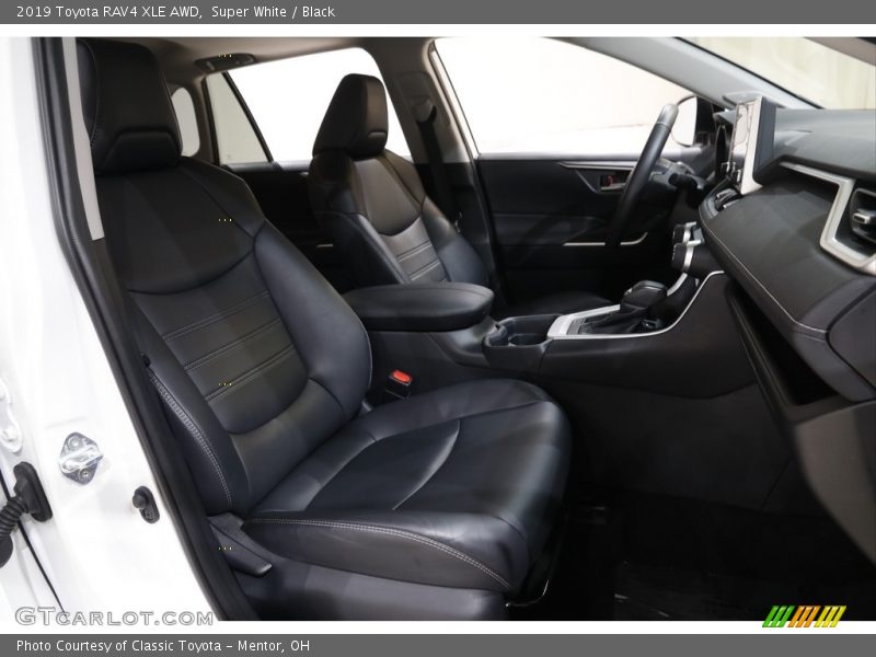 Super White / Black 2019 Toyota RAV4 XLE AWD