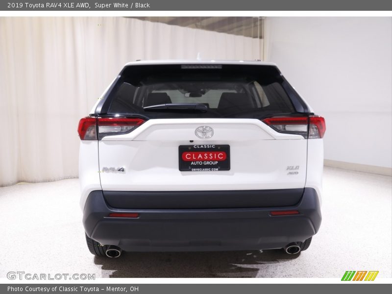 Super White / Black 2019 Toyota RAV4 XLE AWD