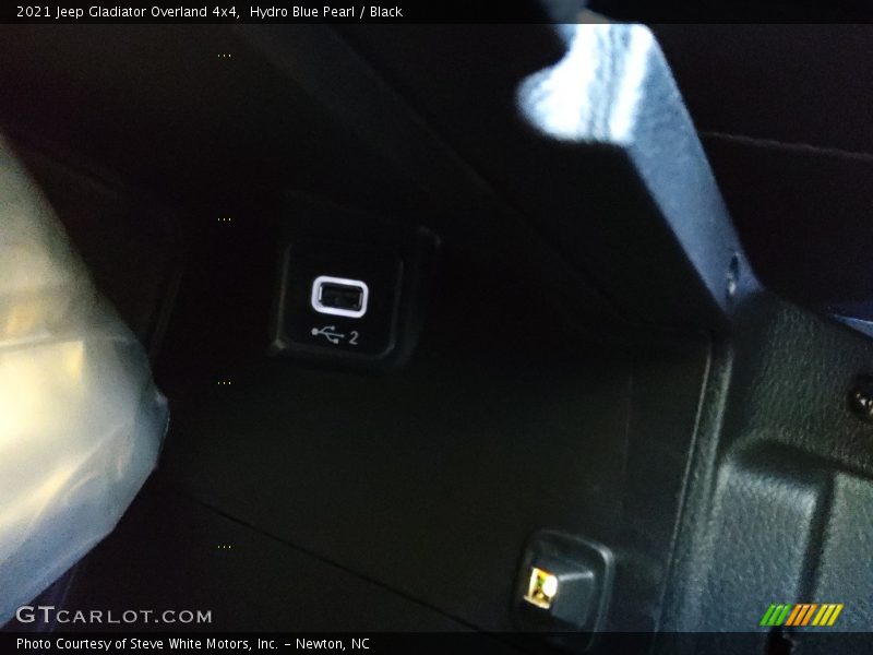 Hydro Blue Pearl / Black 2021 Jeep Gladiator Overland 4x4