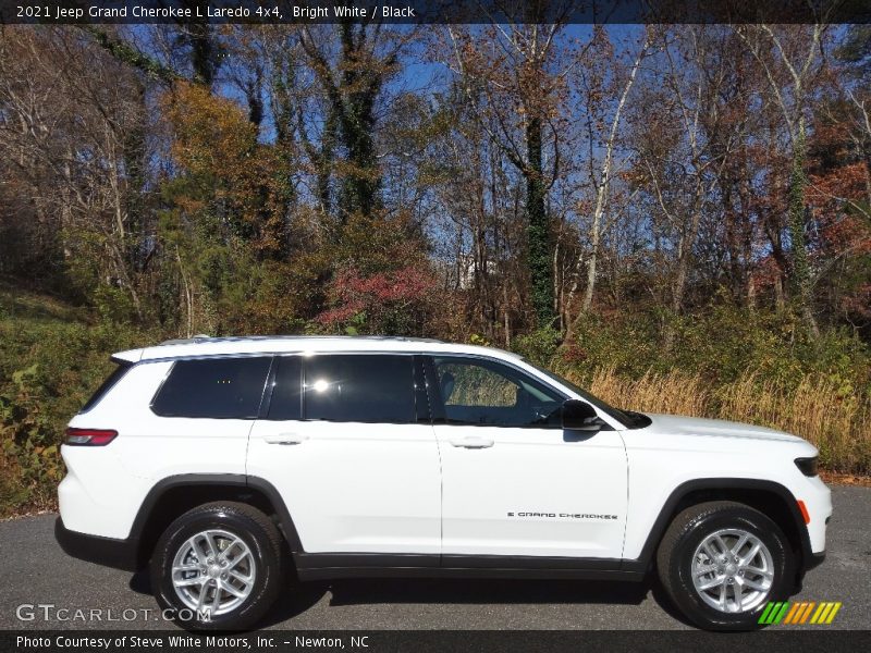Bright White / Black 2021 Jeep Grand Cherokee L Laredo 4x4