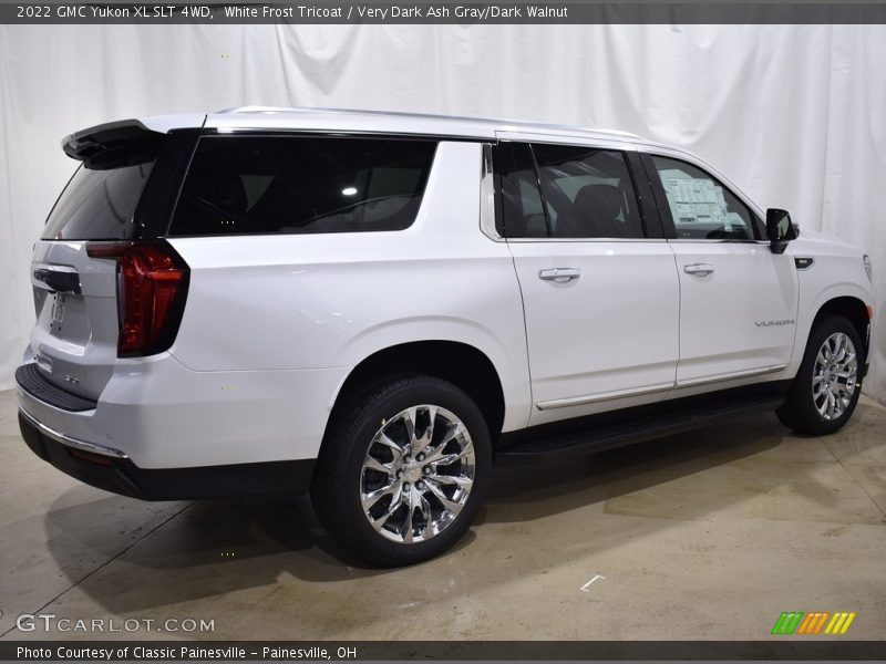 White Frost Tricoat / Very Dark Ash Gray/Dark Walnut 2022 GMC Yukon XL SLT 4WD