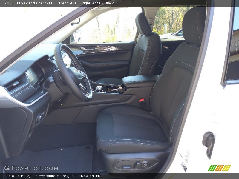 Bright White / Black 2021 Jeep Grand Cherokee L Laredo 4x4