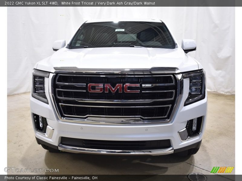 White Frost Tricoat / Very Dark Ash Gray/Dark Walnut 2022 GMC Yukon XL SLT 4WD
