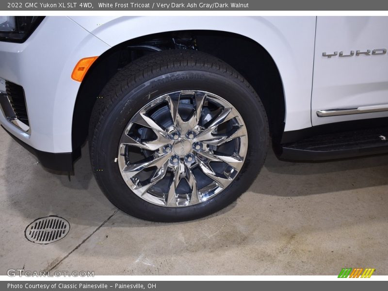 White Frost Tricoat / Very Dark Ash Gray/Dark Walnut 2022 GMC Yukon XL SLT 4WD