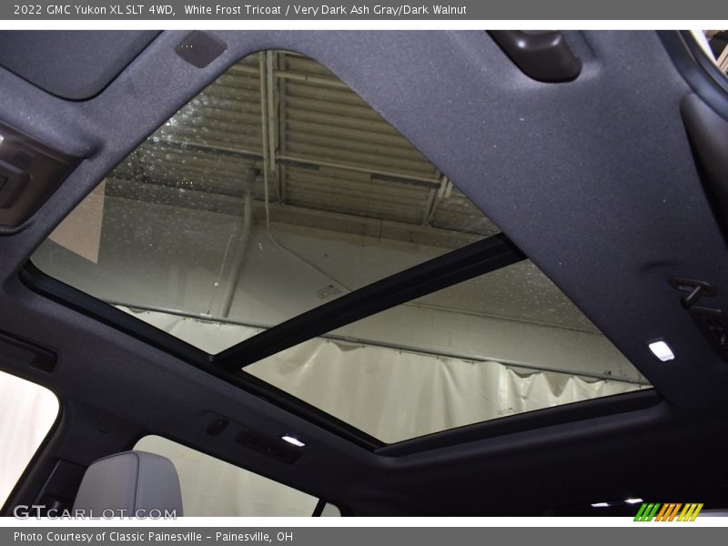 White Frost Tricoat / Very Dark Ash Gray/Dark Walnut 2022 GMC Yukon XL SLT 4WD