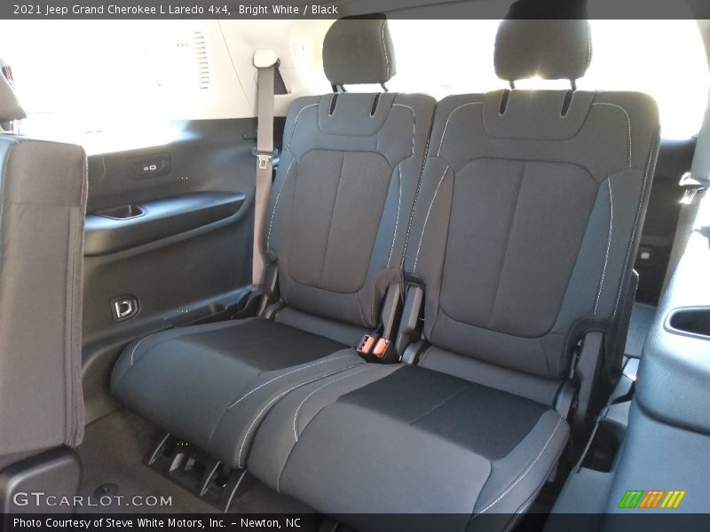 Bright White / Black 2021 Jeep Grand Cherokee L Laredo 4x4