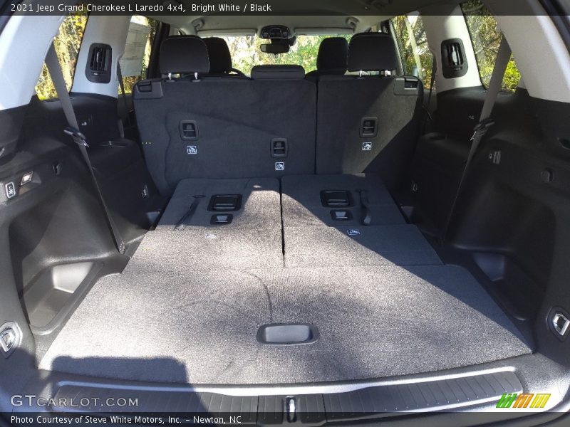 Bright White / Black 2021 Jeep Grand Cherokee L Laredo 4x4