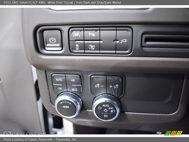 White Frost Tricoat / Very Dark Ash Gray/Dark Walnut 2022 GMC Yukon XL SLT 4WD