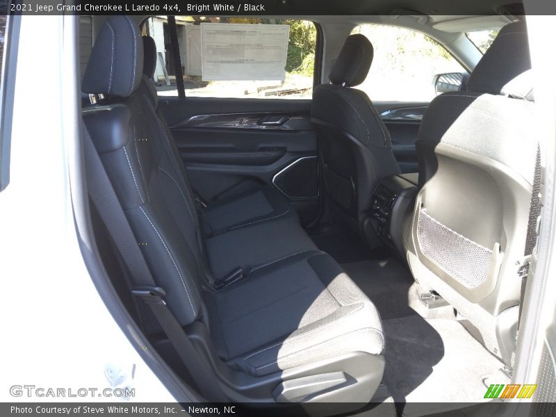 Bright White / Black 2021 Jeep Grand Cherokee L Laredo 4x4