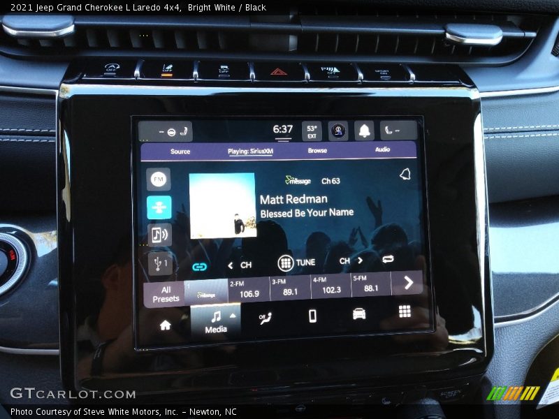 Bright White / Black 2021 Jeep Grand Cherokee L Laredo 4x4