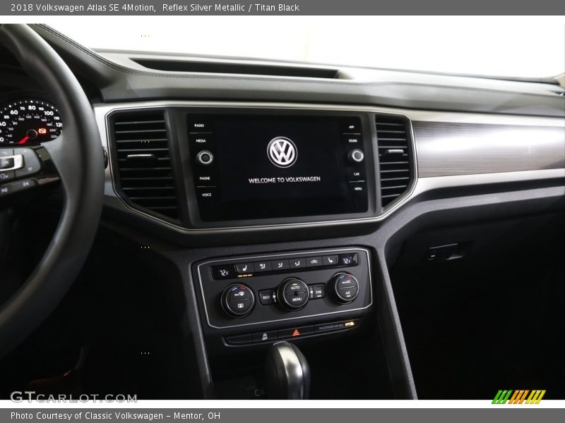Reflex Silver Metallic / Titan Black 2018 Volkswagen Atlas SE 4Motion