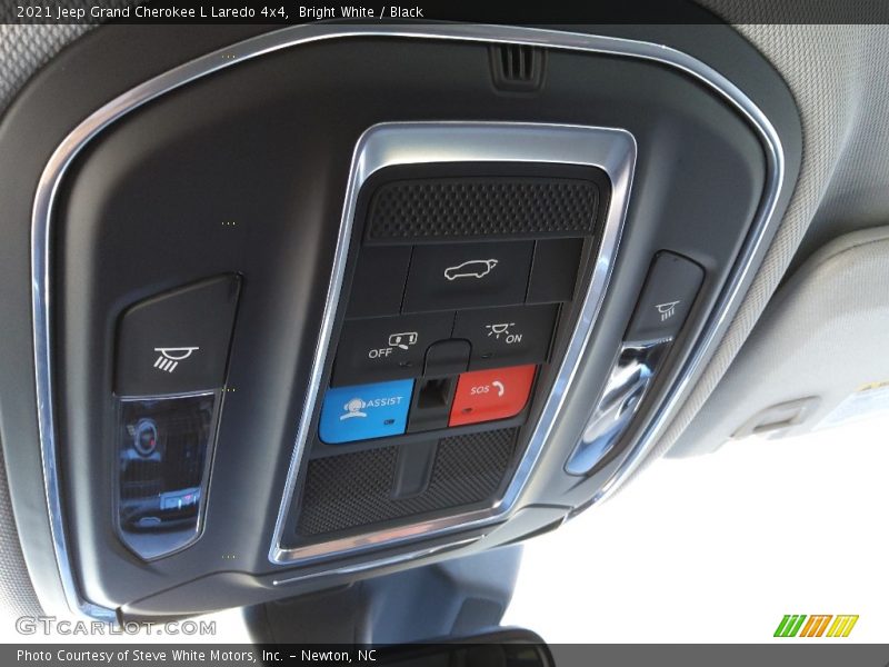 Bright White / Black 2021 Jeep Grand Cherokee L Laredo 4x4