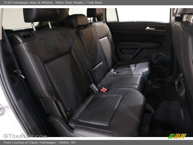 Reflex Silver Metallic / Titan Black 2018 Volkswagen Atlas SE 4Motion