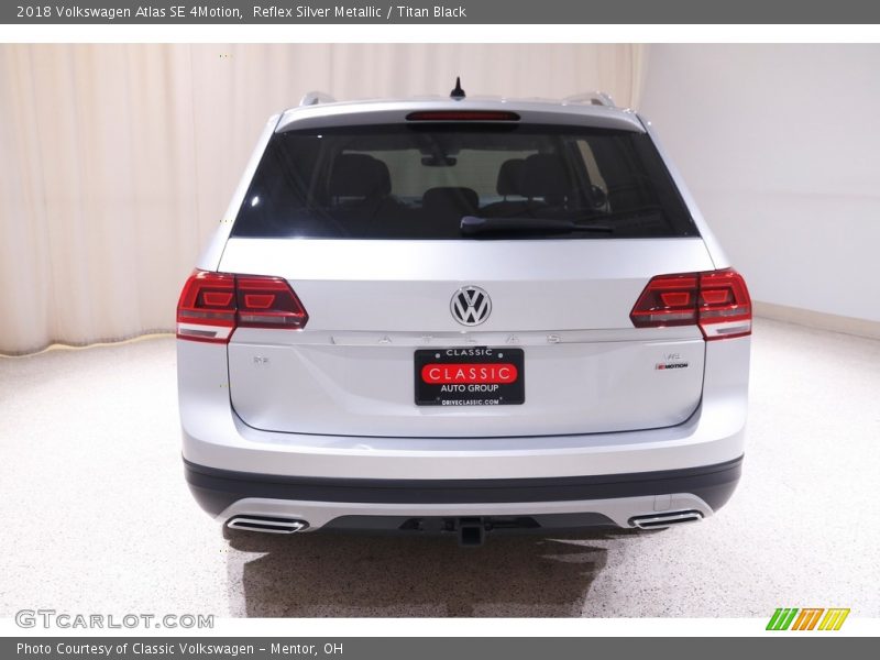 Reflex Silver Metallic / Titan Black 2018 Volkswagen Atlas SE 4Motion
