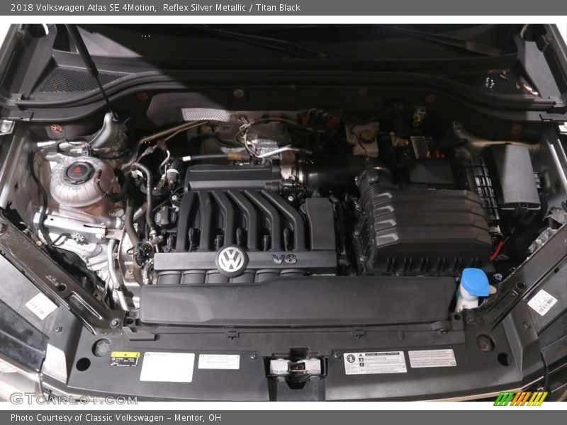 Reflex Silver Metallic / Titan Black 2018 Volkswagen Atlas SE 4Motion