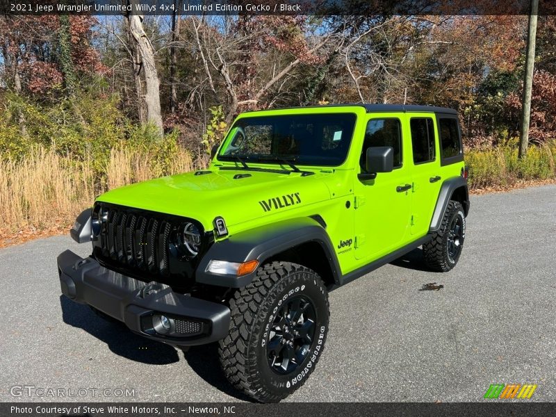 Front 3/4 View of 2021 Wrangler Unlimited Willys 4x4