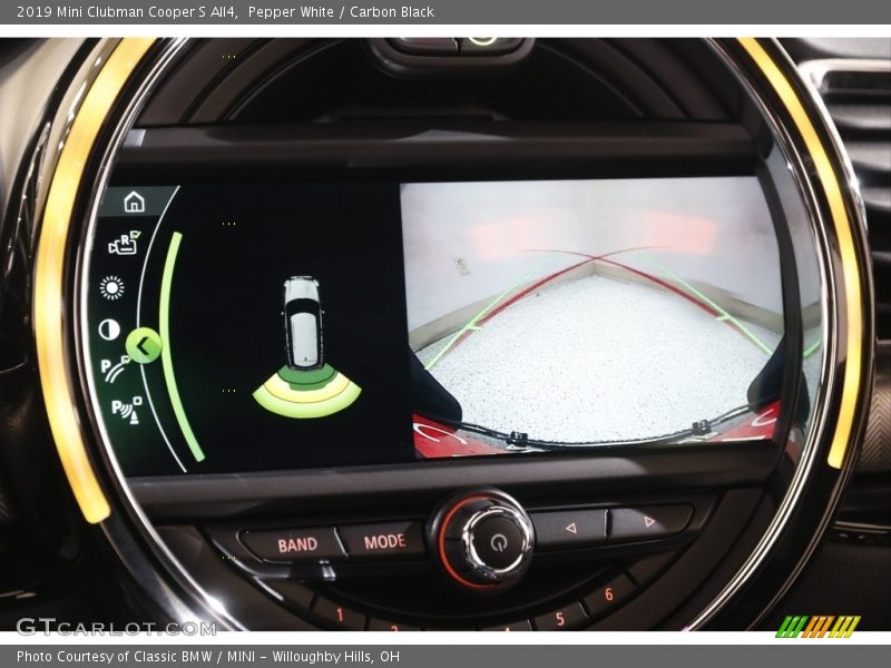 Pepper White / Carbon Black 2019 Mini Clubman Cooper S All4