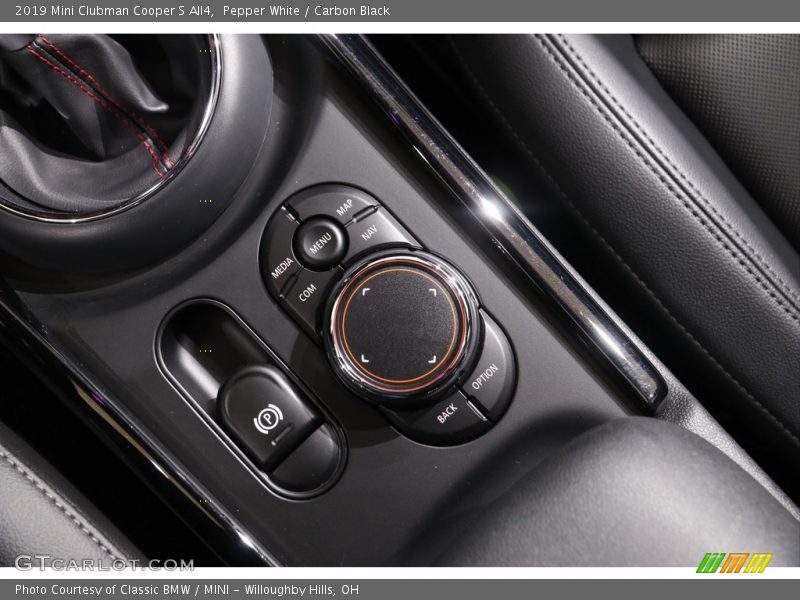Pepper White / Carbon Black 2019 Mini Clubman Cooper S All4