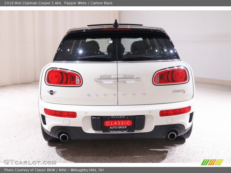 Pepper White / Carbon Black 2019 Mini Clubman Cooper S All4