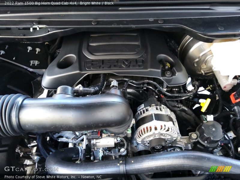 Bright White / Black 2022 Ram 1500 Big Horn Quad Cab 4x4